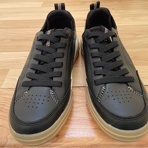 Dr. scholls black leather sneaker. Very lightly worn and very comfortable.